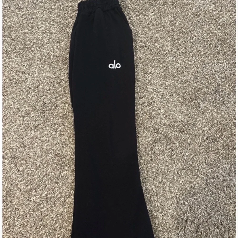ALO Yoga womens Black Joggers
No tag. Barely worn. ** please read description - Picture 1 of 5